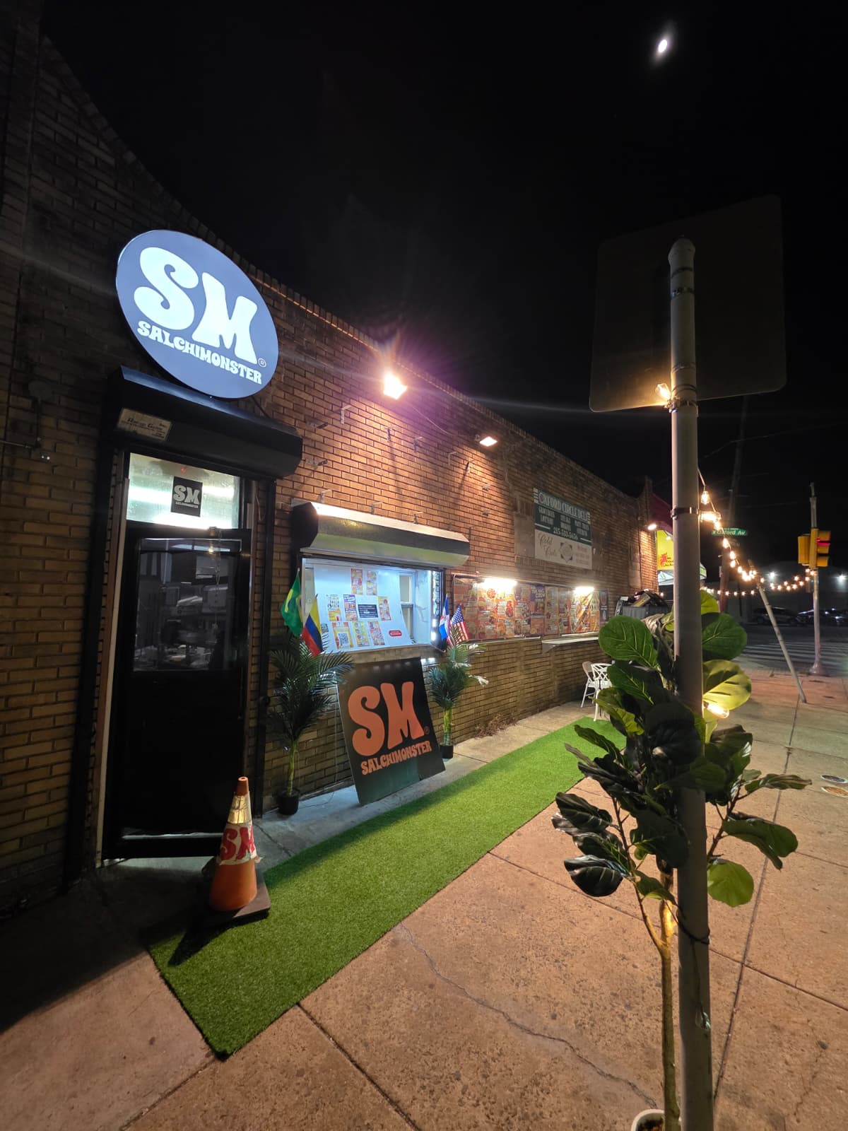 Fachada Restaurante Salchimonster FILADELPHIA