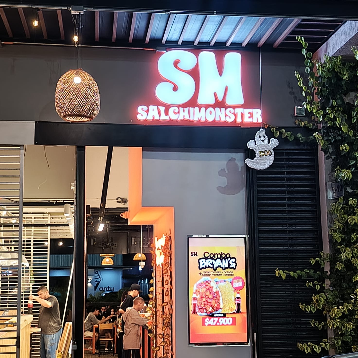 Fachada Restaurante Salchimonster BOCHALEMA