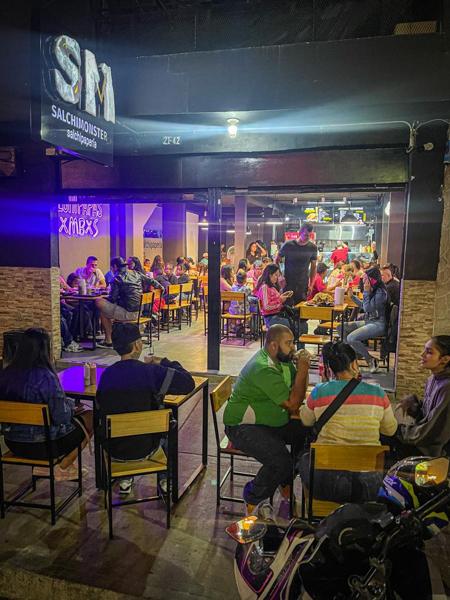 Fachada Restaurante Salchimonster PARQUE DEL PERRO