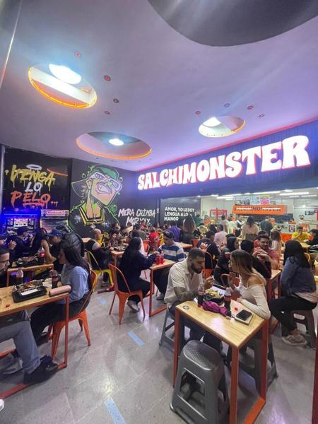 Fachada Restaurante Salchimonster LAURELES