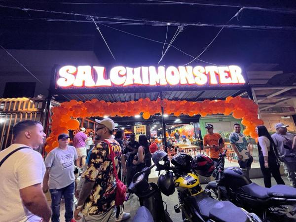 Fachada Restaurante Salchimonster FLORA