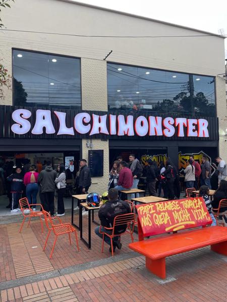 Fachada Restaurante Salchimonster SUBA