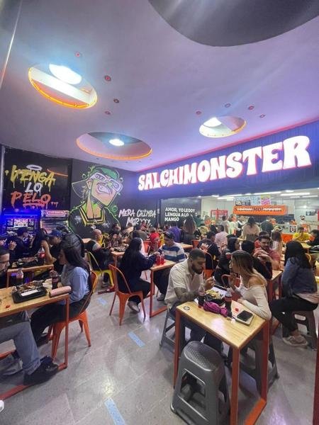Fachada Restaurante Salchimonster LAURELES