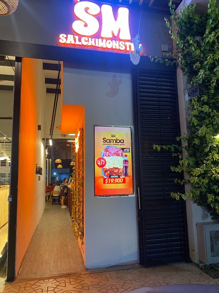 Fachada Restaurante Salchimonster BOCHALEMA