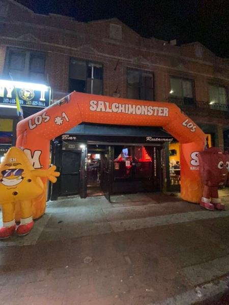 fachada restaurante salchimonster new york - queens